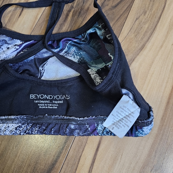 Beyond yoga Sports Bra Small - Picture 3 of 4